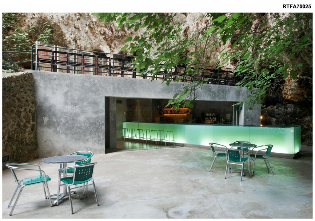 Bar in the Caves (1)
