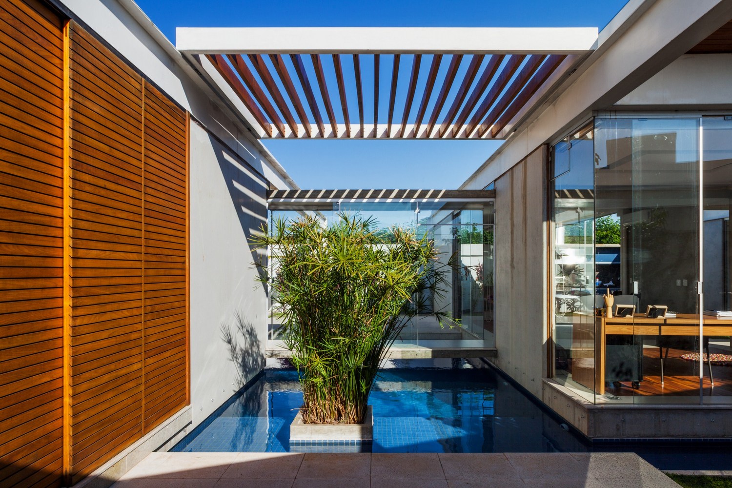 Sliding Pergolas House (3)