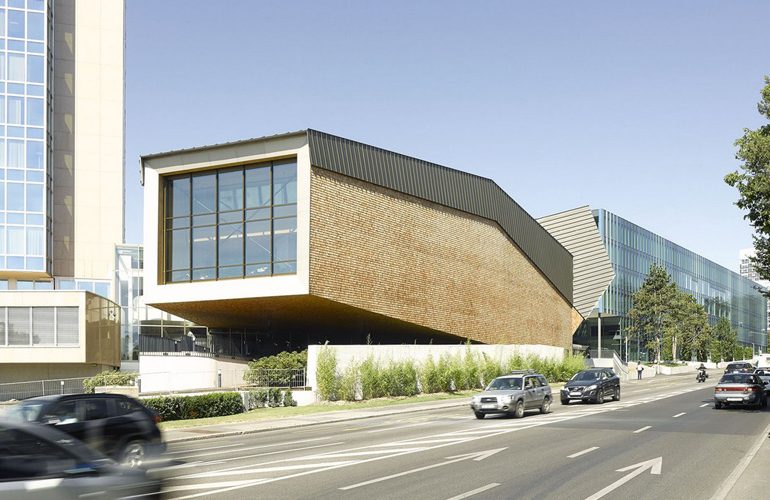 WIPOOMPI Conference hall By Behnisch Architekten-Sheet1
