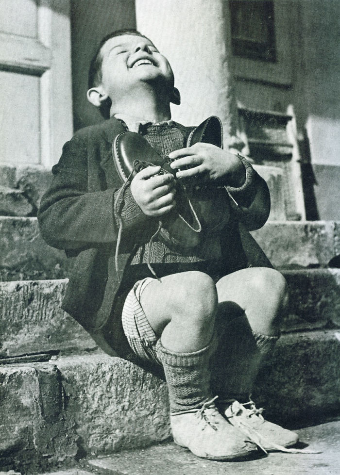 20 Rare Historic Photos That You Probably Haven't Seen Before - Austrian Boy Receives New Shoes During WWII