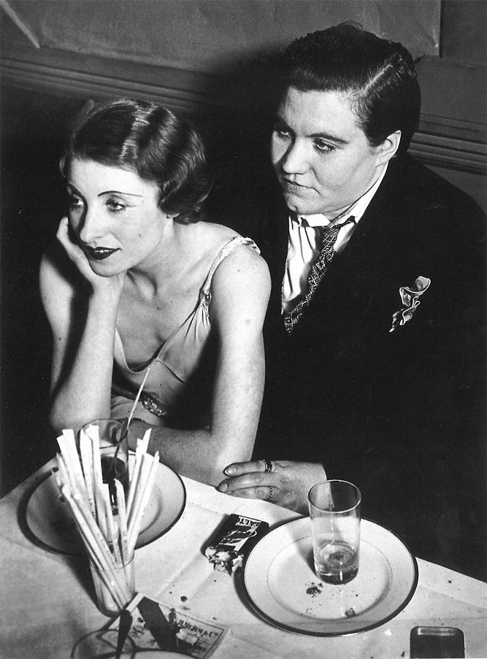 20 Rare Historic Photos That You Probably Haven't Seen Before - Lesbian Couple At Le Monocle, Paris, 1932