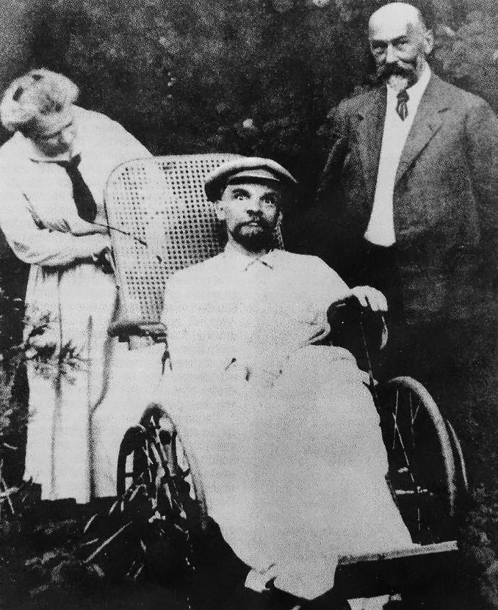 20 Rare Historic Photos That You Probably Haven't Seen Before - Vladimir Lenin’s Last Photo. He Had Had Three Strokes At This Point And Was Completely Mute, 1923