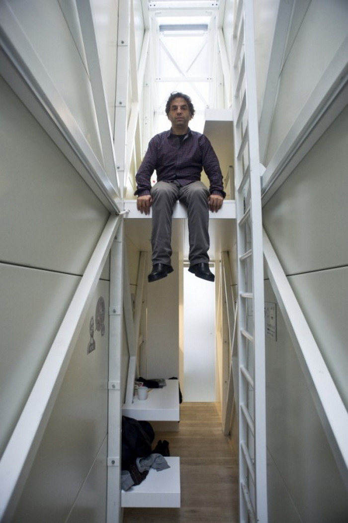 The Narrowest House In The World: Find Your Niche - Sheet2