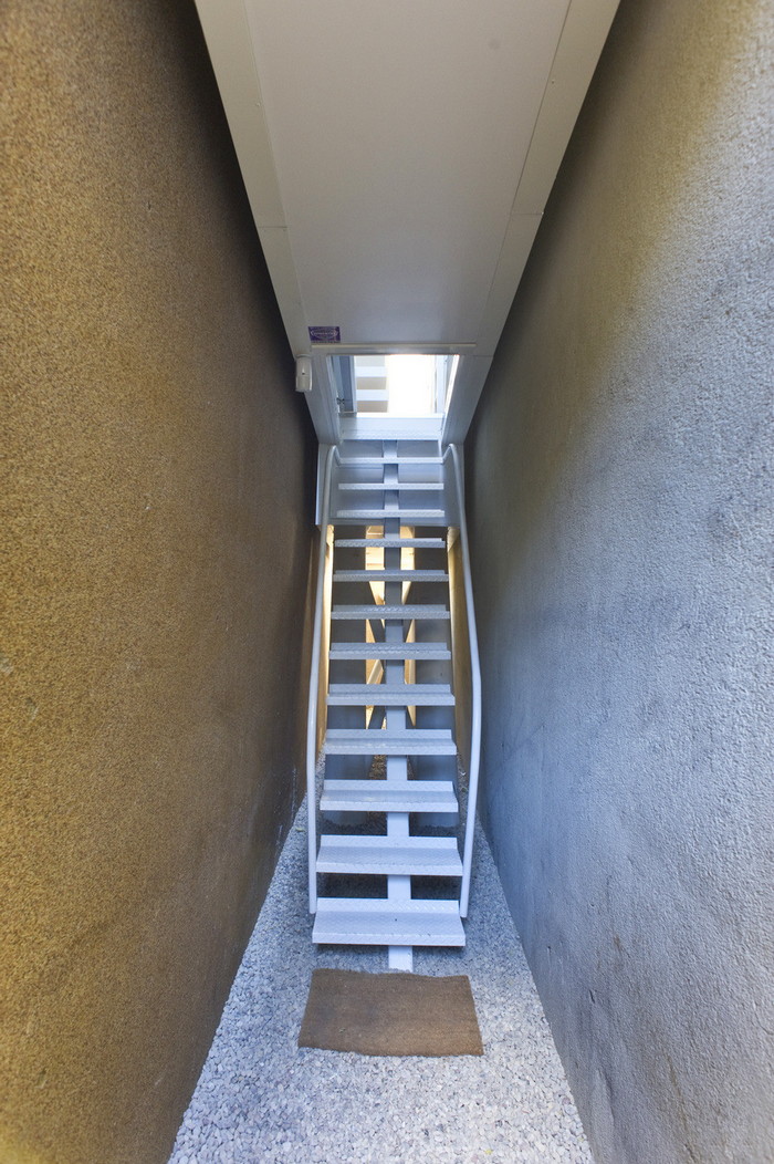 The Narrowest House In The World: Find Your Niche - Sheet3