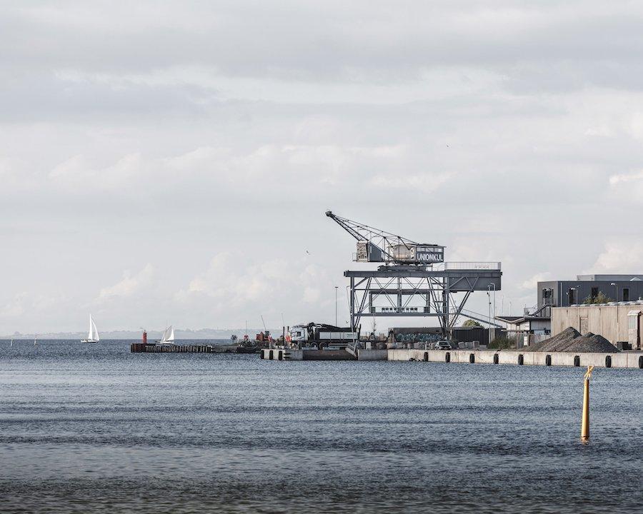 Old Port Crane Changed Into A Luxury Apartment For Fans Of Black Interiors - Sheet1