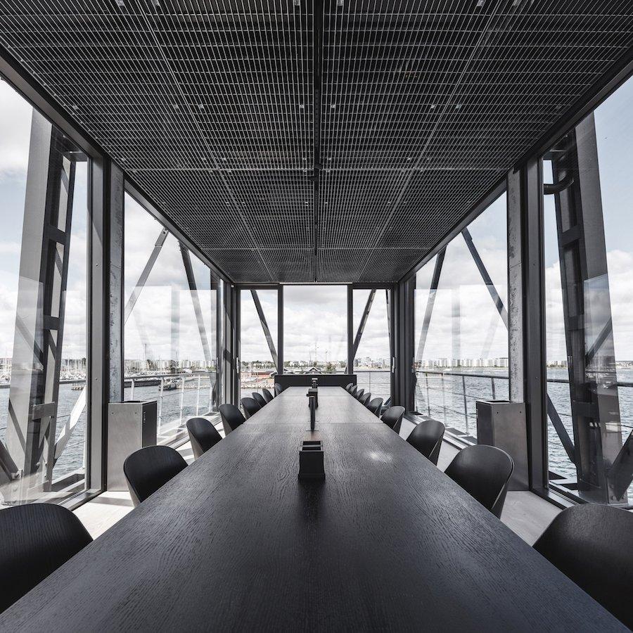 Old Port Crane Changed Into A Luxury Apartment For Fans Of Black Interiors - Sheet6