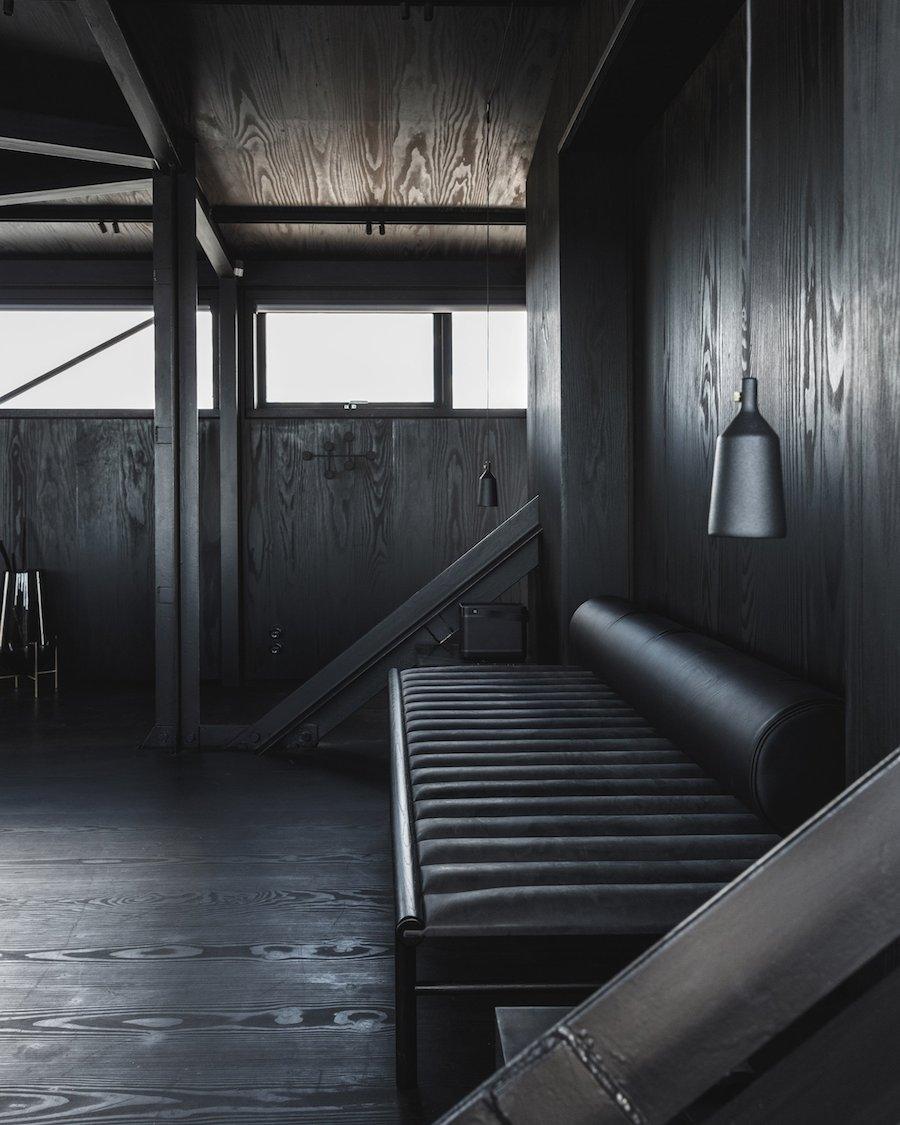 Old Port Crane Changed Into A Luxury Apartment For Fans Of Black Interiors - Sheet9