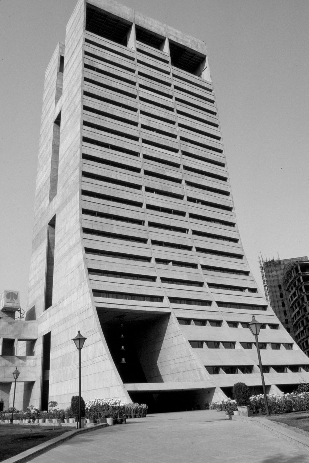 A journey of 100 years of Architecture in India | Part 02 - 1965-83 Palika Kendra,New Delhi