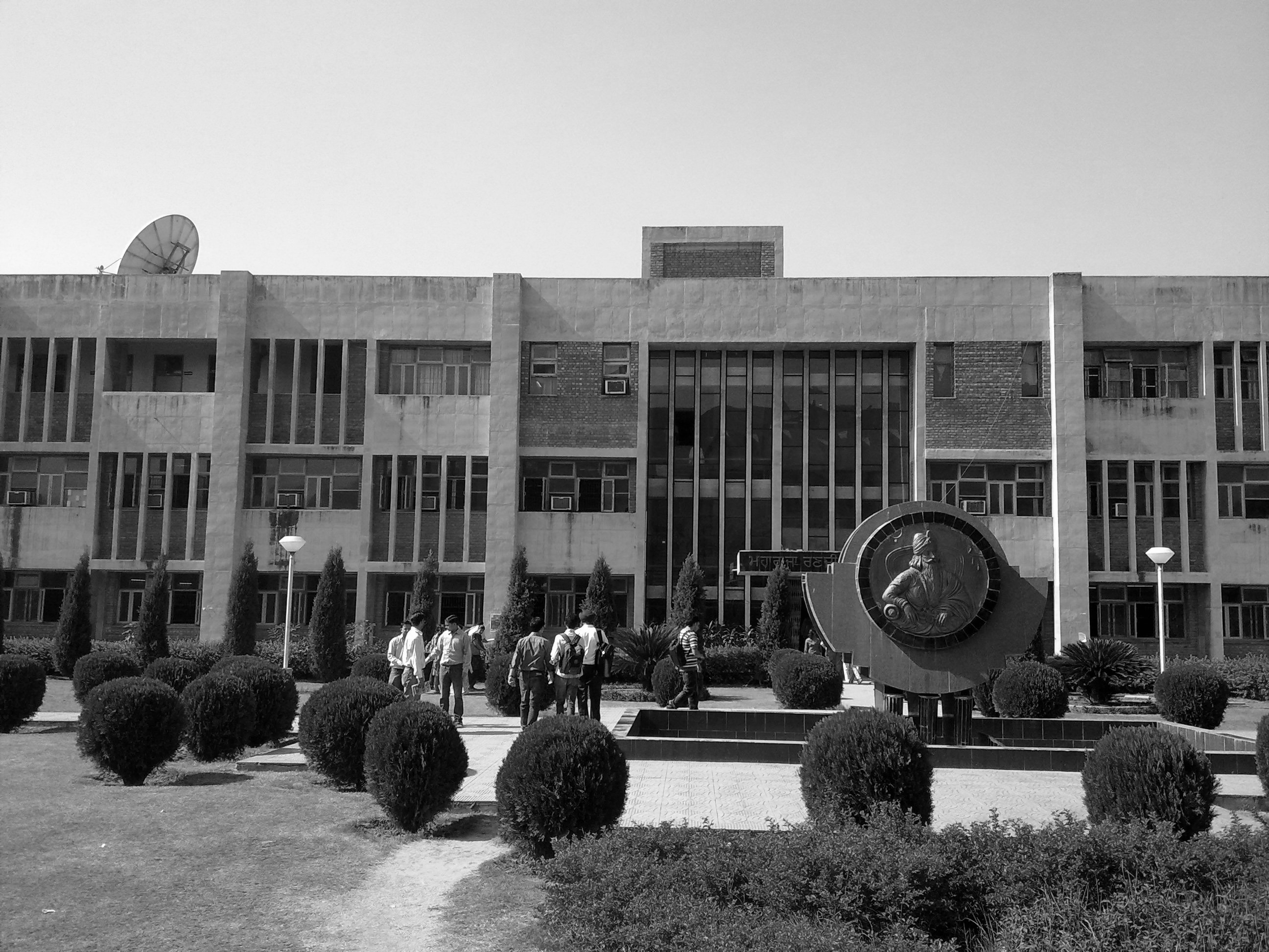 A journey of 100 years of Architecture in India | Part 02 - 1970-85 Guru Nanak Dev University, Amritsar