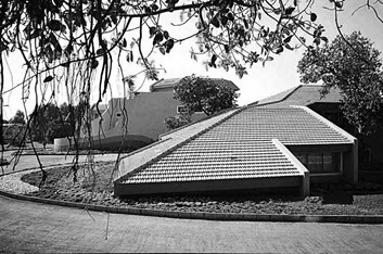 A journey of 100 years of Architecture in India | Part 04 - 1986-87 Swimming Pool, Panchgani
