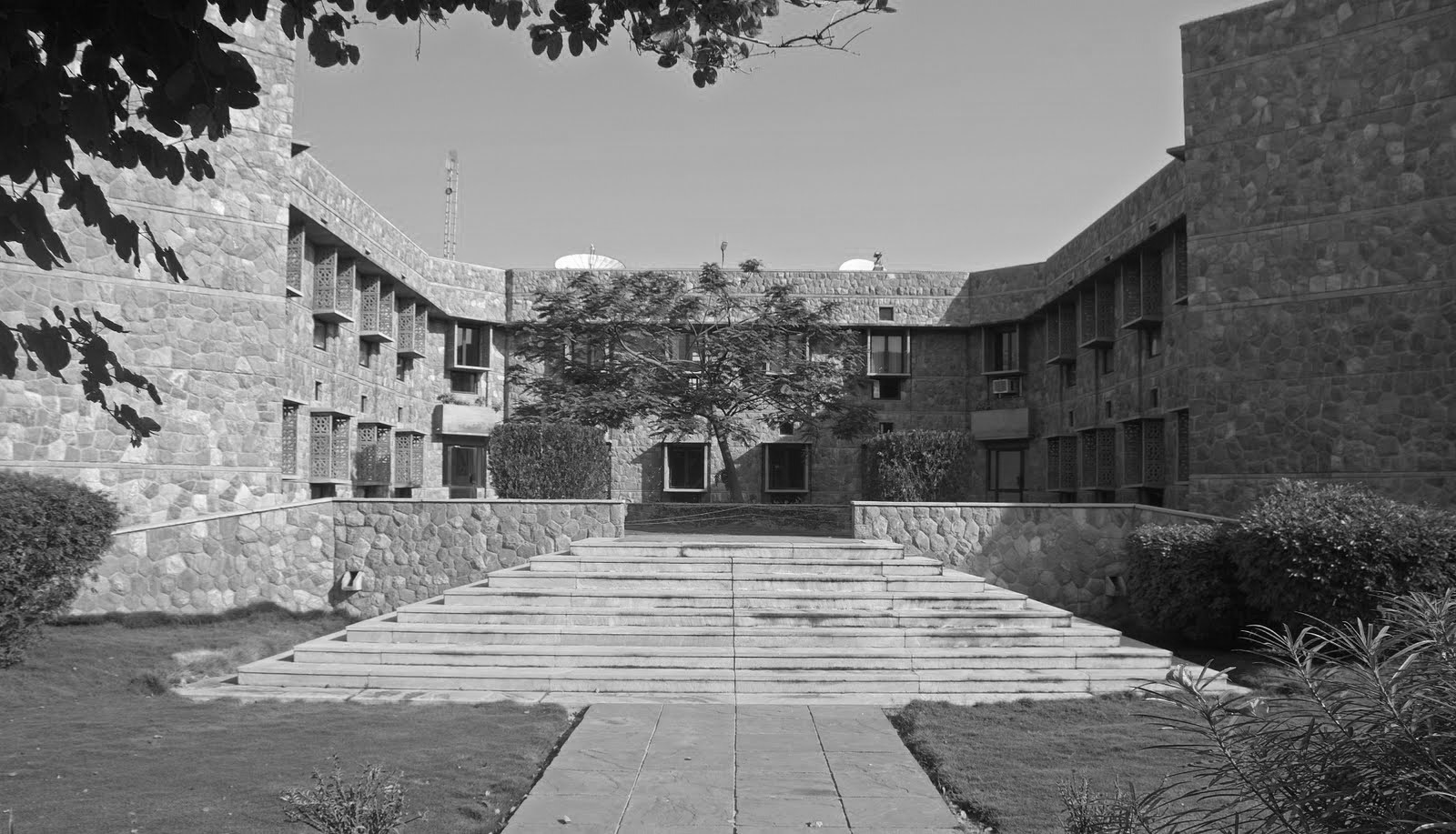 A journey of 100 years of Architecture in India | Part 04 - 1989-91 Indian institute of Health Management & Research, jaipur