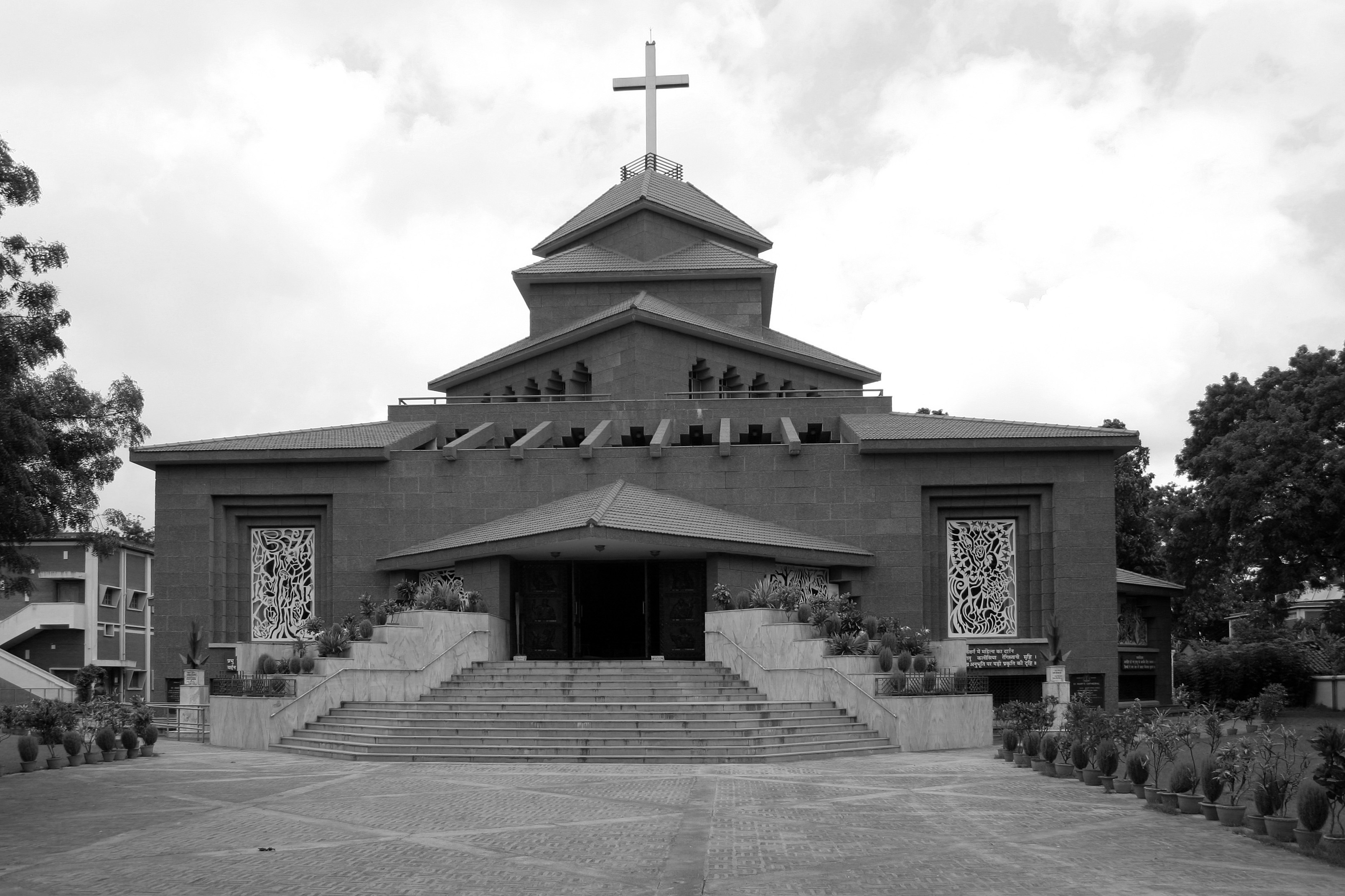 A journey of 100 years of Architecture in India | Part 04 - 1990-93 St. Mary's Cathedral Varanasi