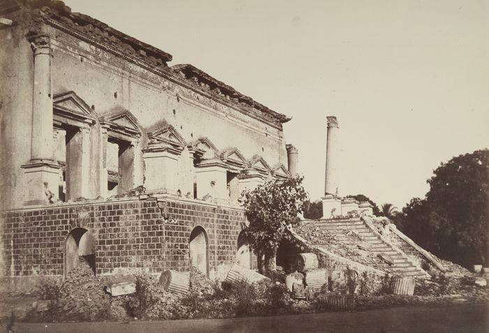 Delhi Now & Then - See how Delhi has changed through CENTURIES. This Is Amazing.! - Another angle of Bank of Delhi building. The street fights between Indian warriors with the British colonialists