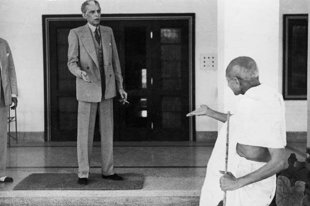 Delhi Now & Then - See how Delhi has changed through CENTURIES. This Is Amazing.! - Gandhi ji leaves the home of Muhammad Ali Jinnah, en route to the Viceroy’s Lodge in Delhi, 24th November 1939