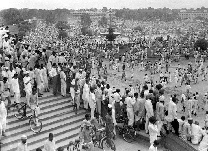 Delhi Now & Then - See how Delhi has changed through CENTURIES. This Is Amazing.! - India's First Independence Day Celebrations in Delhi - August 15, 1947