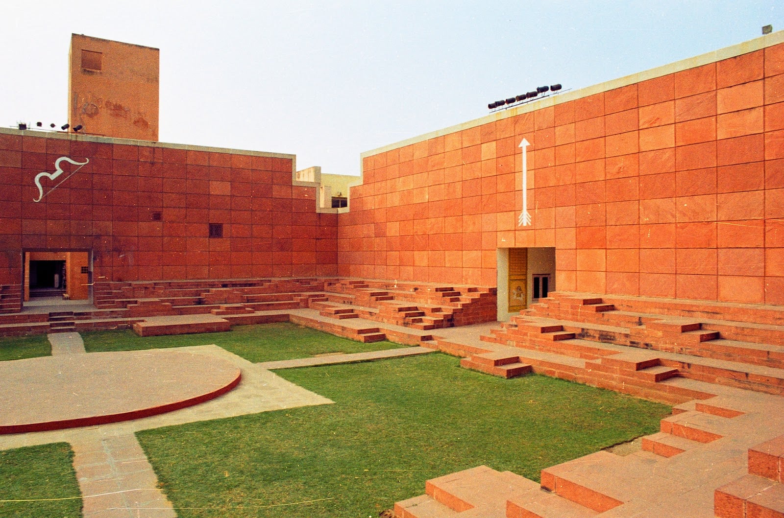 17 Offbeat Places in India Every Architect Must Visit - Jawahar Kala Kendra by Charles Correa