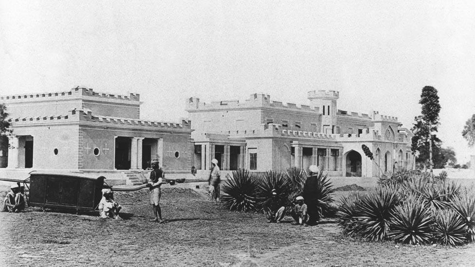 Delhi Now & Then - See how Delhi has changed through CENTURIES. This Is Amazing.! - This is Ludlow Castle, a building in the Civil Lines area and home of a residency surgeon