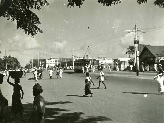 Delhi Now & Then - See how Delhi has changed through CENTURIES. This Is Amazing.! - Trams in Delhi