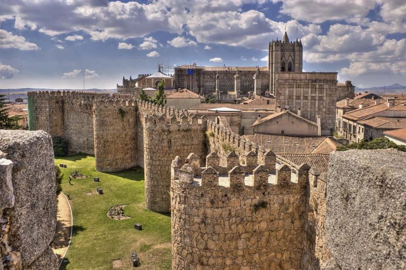 Amazing Historical Buildings shining this world with their Beautiful creativity!! - Avila, in central Spain