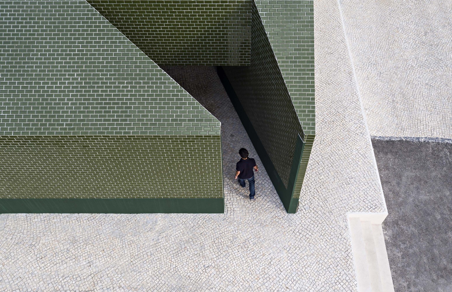 10 Different Projects That Feature the Color Green! - Where Is The Toilet, Please? / M2.senos
