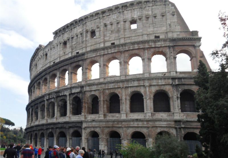 Amazing Historical Buildings shining this world with their Beautiful creativity!! - The Colosseum Italy (Rome)