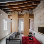 Eight home interiors furnished around statement rugs - Sheet2