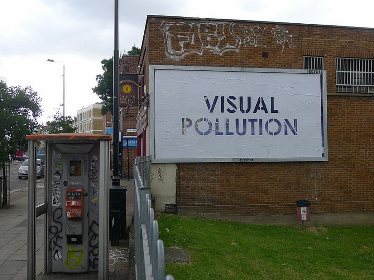 The love-hate relationship between Advertising and Built Environment - Sheet1