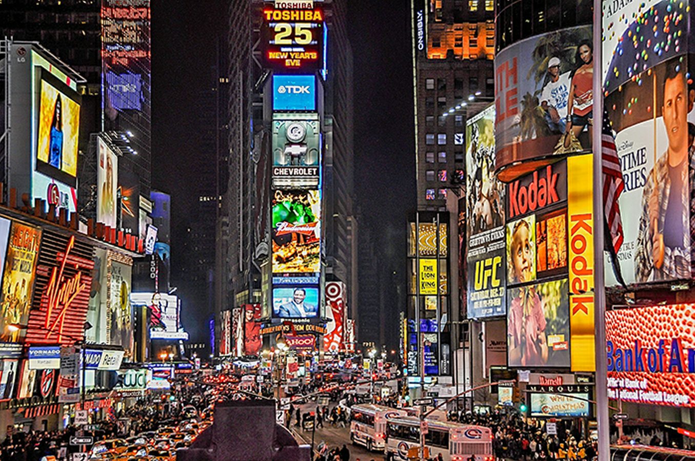The love-hate relationship between Advertising and Built Environment - Sheet3
