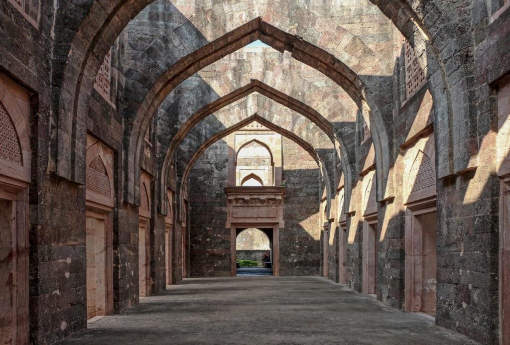 Hindola Mahal1