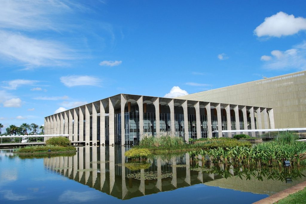 25 Works of Oscar Niemeyer Every Architect should visit - Itamaraty Palace, Brazil