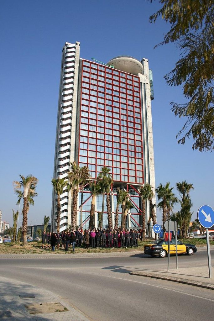 25 Works of Richard Rogers Every Architect should visit - Hesperia Barcelona Tower Hotel, Spain