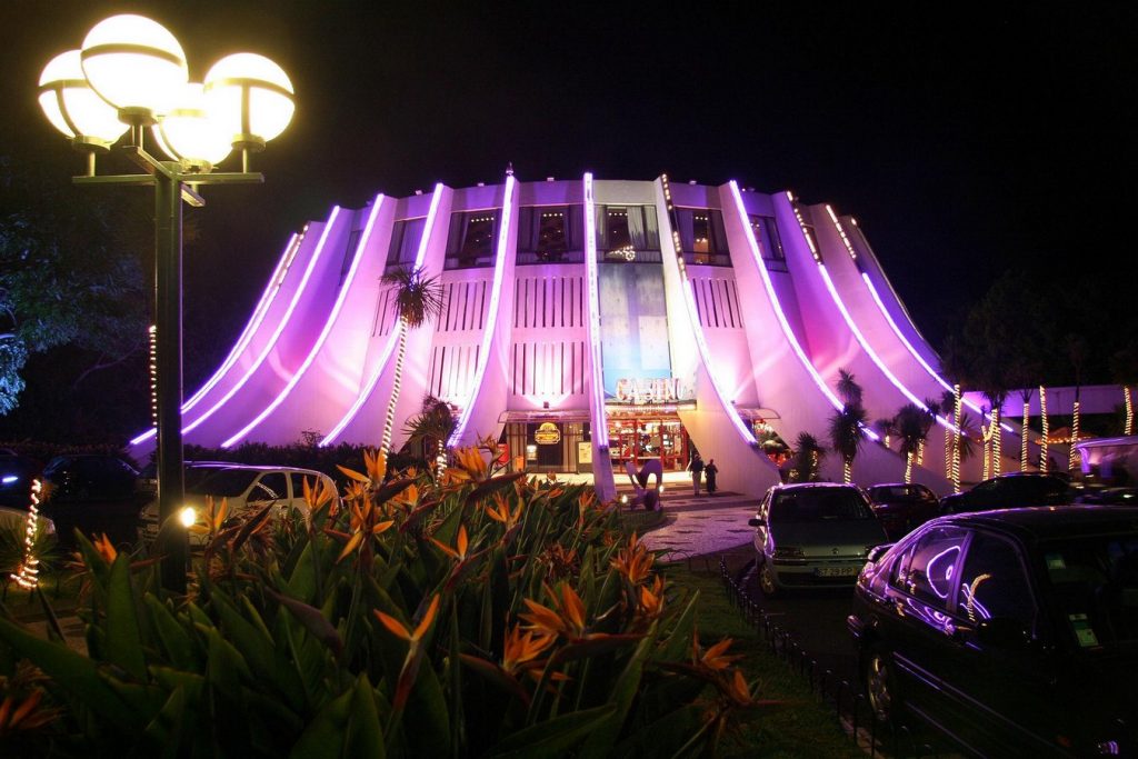 25 Works of Oscar Niemeyer Every Architect should visit - Casino da Madeira