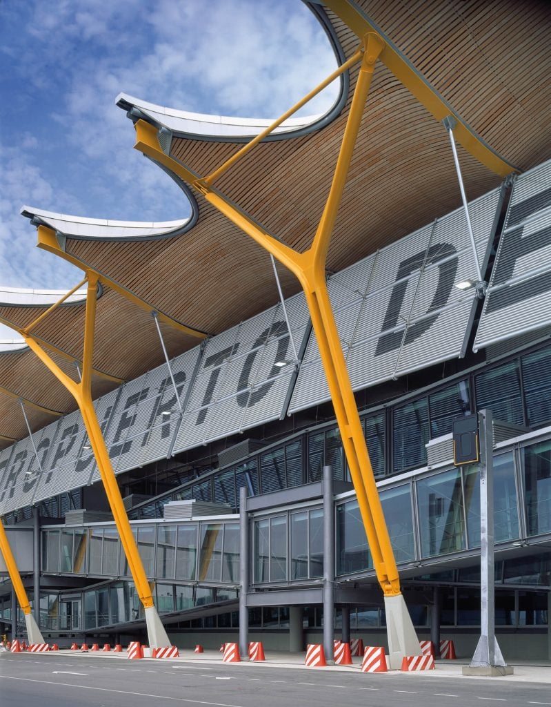 25 Works of Richard Rogers Every Architect should visit - Terminal 4, Barajas Airport - Madrid