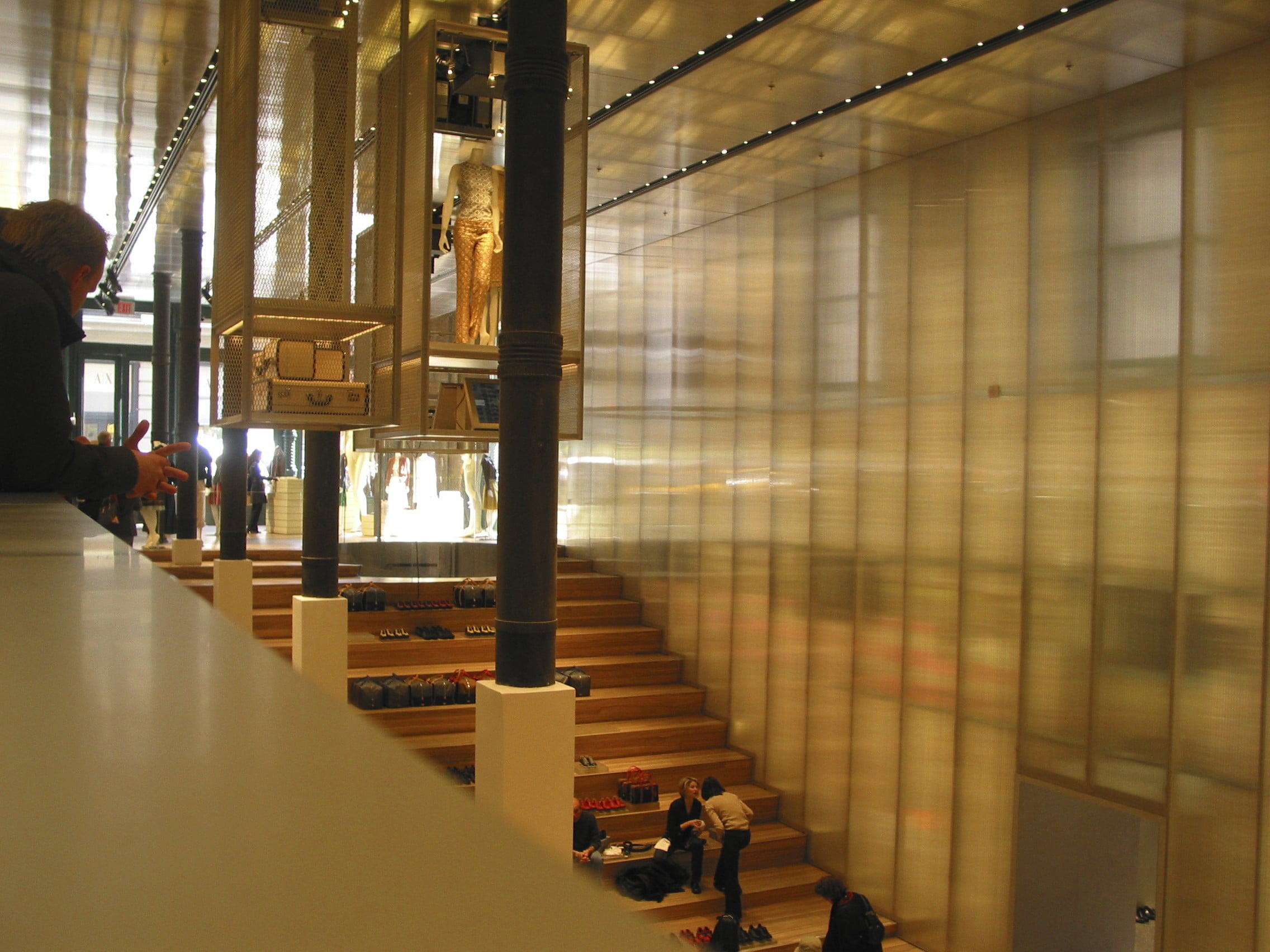Retail Design: The influence of Architecture on Brand image - Sheet2