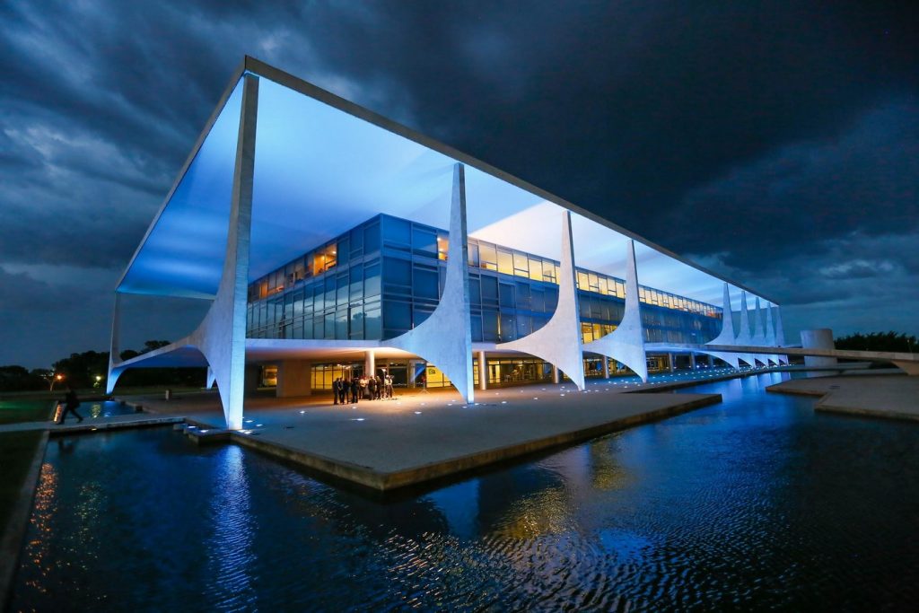 25 Works of Oscar Niemeyer Every Architect should visit - Palácio do Planalto, Brazil