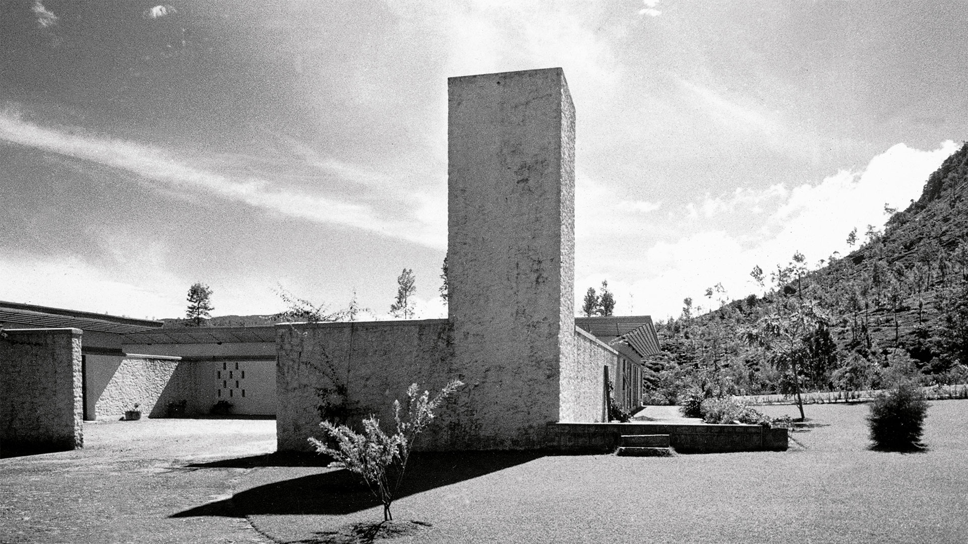 10 Projects by Geoffrey Bawa that made him the pioneer of Tropical Modernism - The Strathspey Estate Bungalow, Sri Lanka