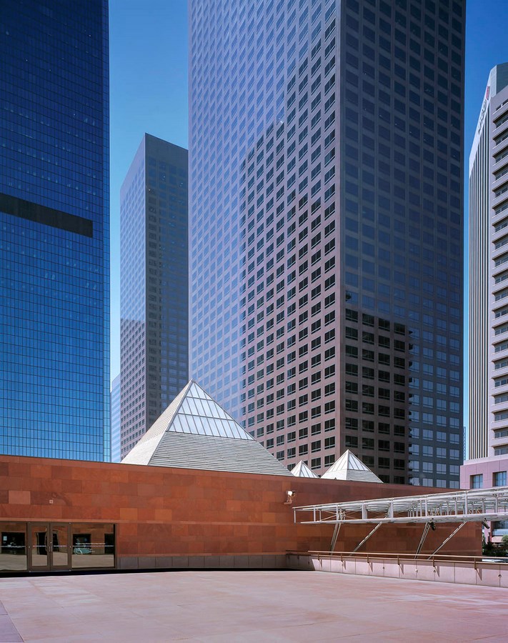 15 Works of Arata Isozaki Every Architect should visit - Museum of Contemporary Art, Los Angeles (MOCA)