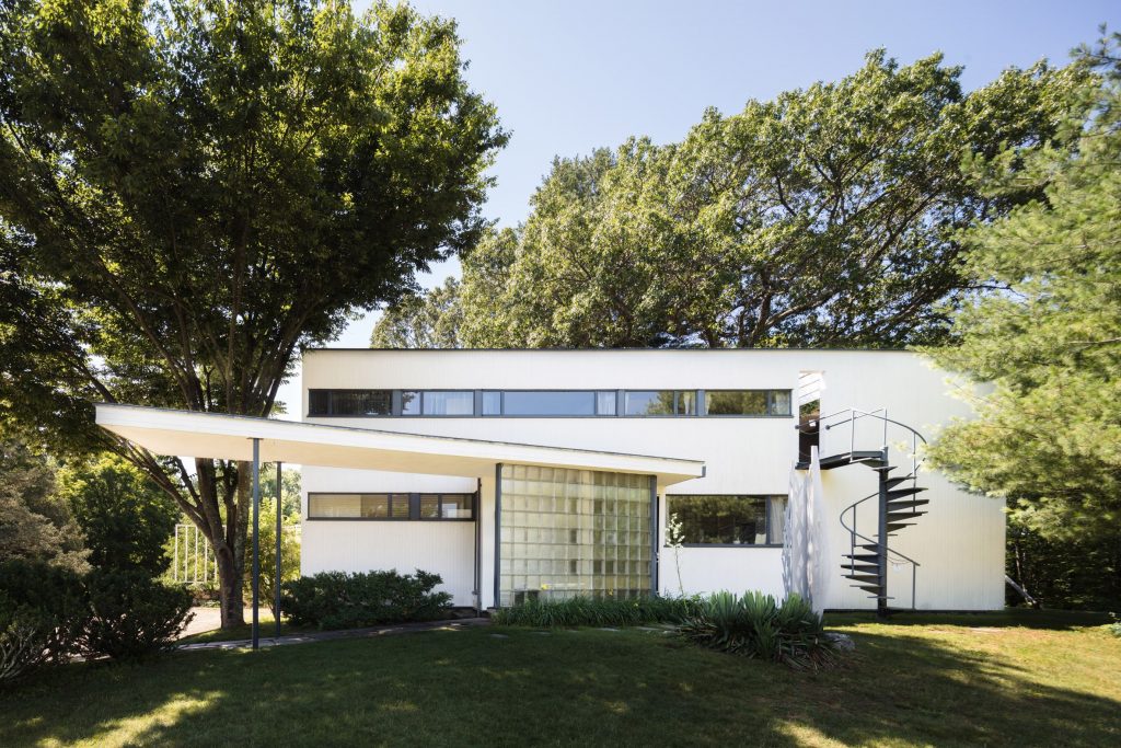 50 Famous Architects in the World of all Time - Walter Groupis_Gropius House, Massachusetts