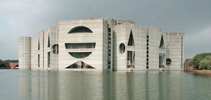 50 Famous Architects in the World of all Time - louis Kahn_Jatiyo Sangshad Bhaban, Bangladesh