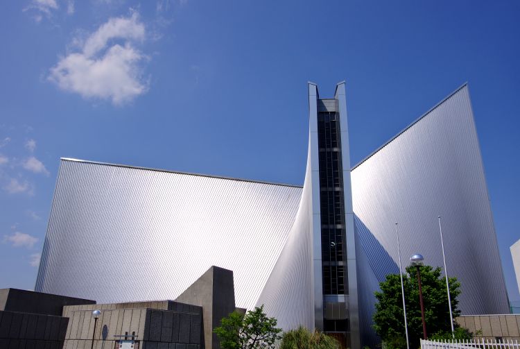 50 Famous Architects in the World of all Time - Kenzo tange_St Mary's Cathedral, Japan