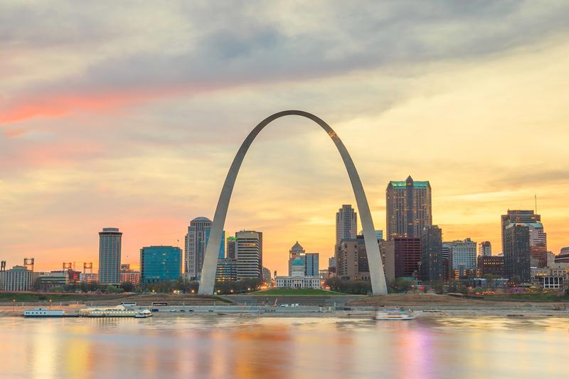 50 Famous Architects in the World of all Time - Eero Saarinen_Gateway Arch, Missouri