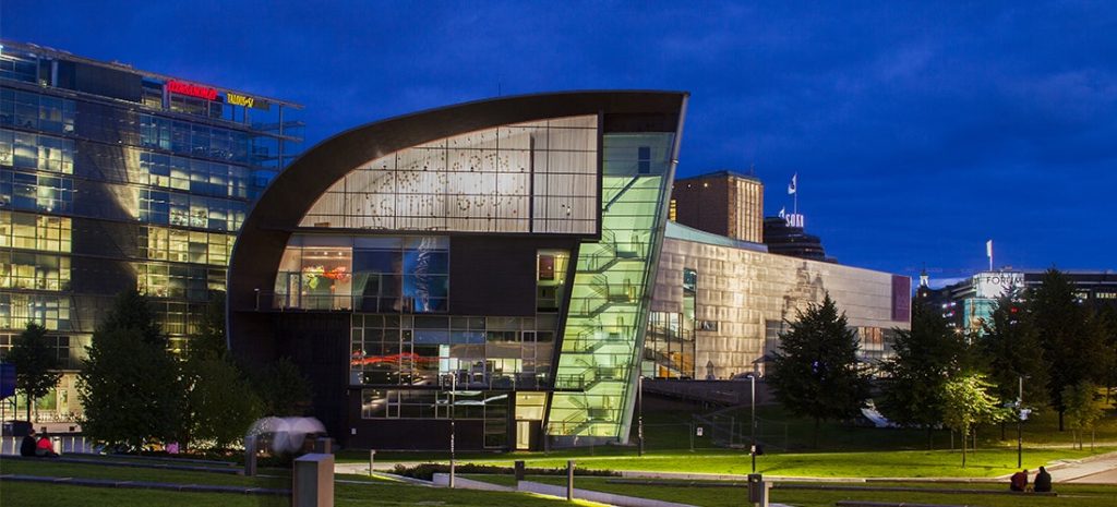 50 Famous Architects in the World of all Time - Steven Holl_Kiasma, Finland