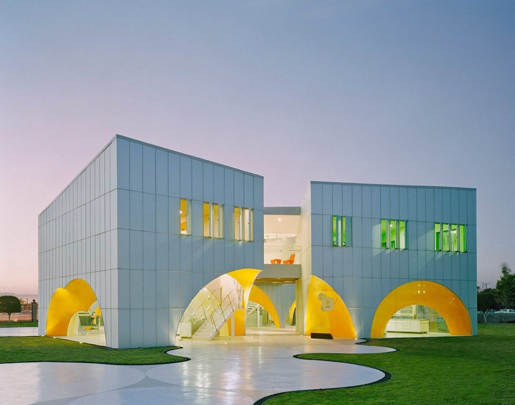 20 Creative Building Façades for Commercial Buildings around the World - Nestle Application Group