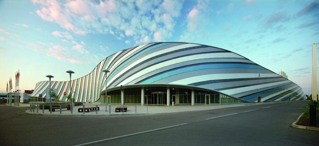 20 Creative Building Façades for Commercial Buildings around the World - Riga Plaza
