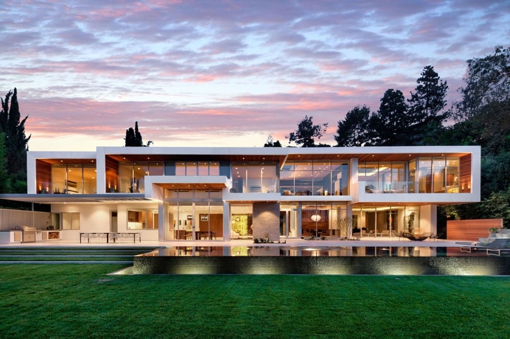 BIG MODERN HOUSE
