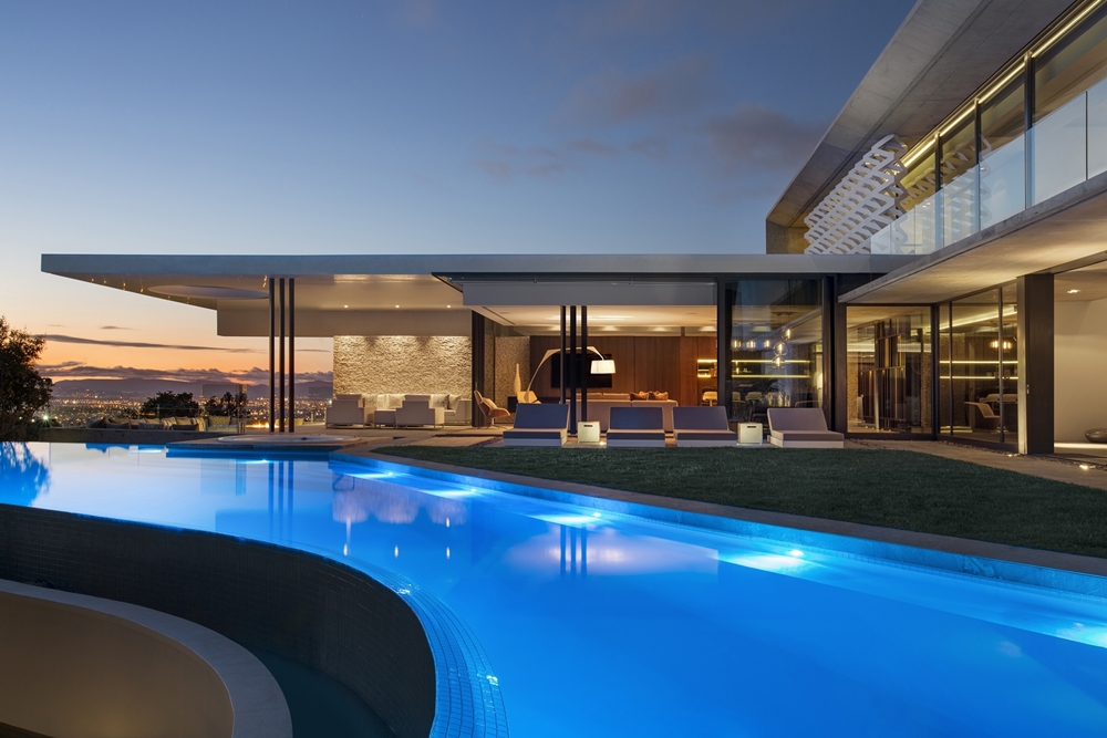 L-SHAPED HOUSE