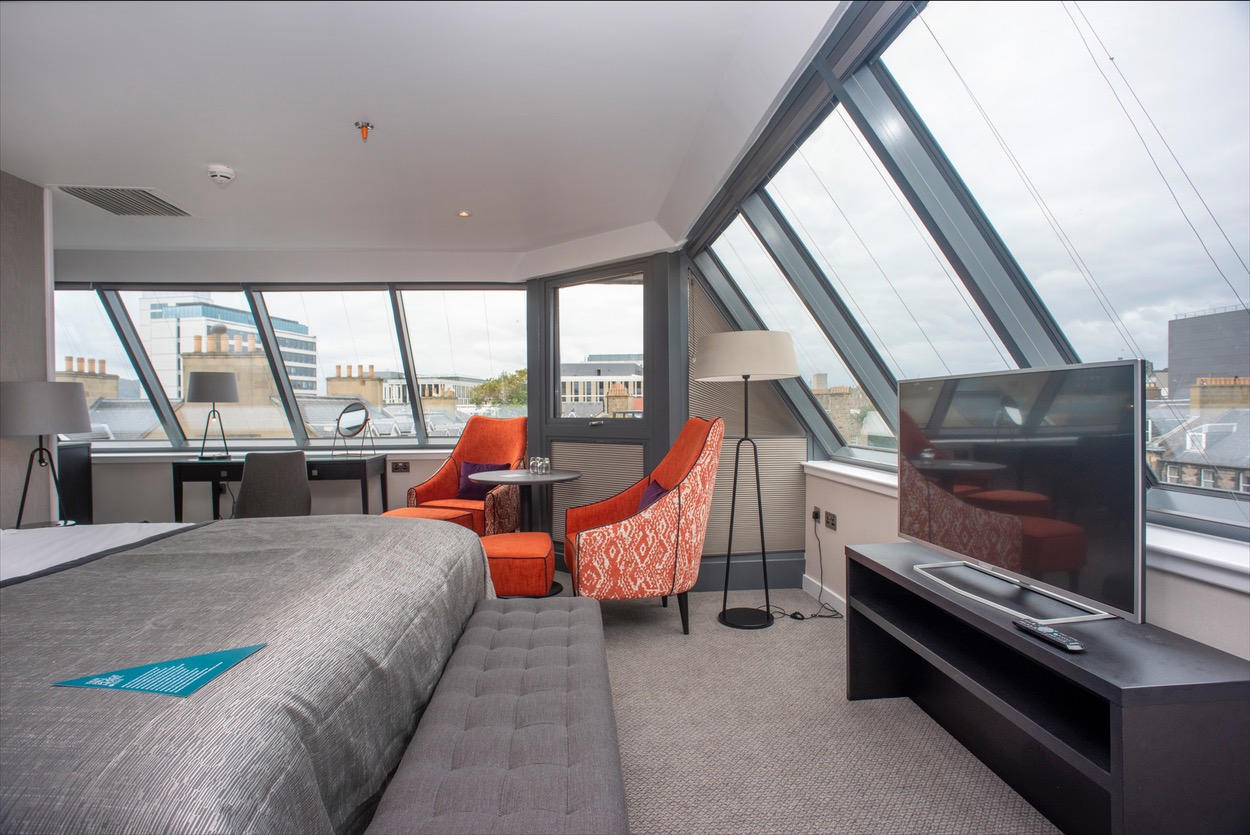 TEN HILL PLACE HOTEL2