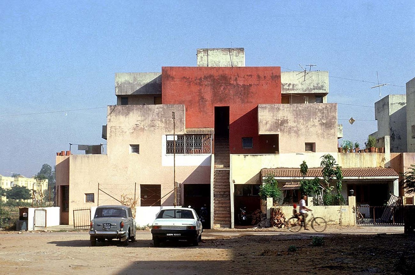 15 Works of B. V. Doshi Every Architect should visit - Life Insurance Corporation Housing, India