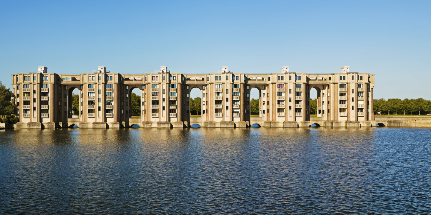 20 Works of Ricardo Bofill Every Architect should visit - Les Arcades du Lac. Le Viaduc