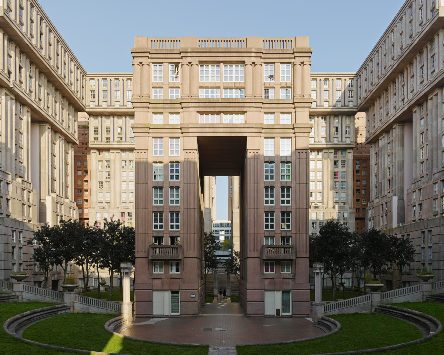 20 Works of Ricardo Bofill Every Architect should visit - Les Espacesd’Abraxas, France